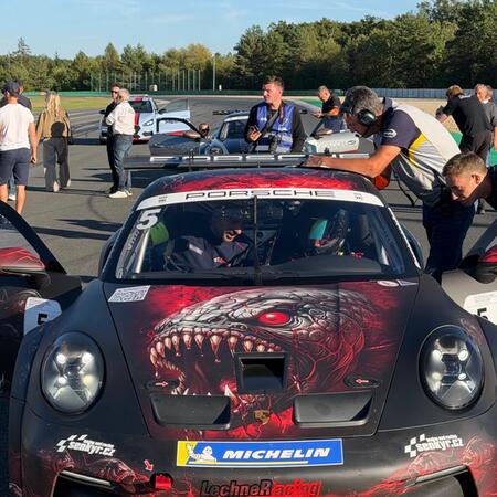 R. Kolařík před startem endurance závodu na startovním gridu