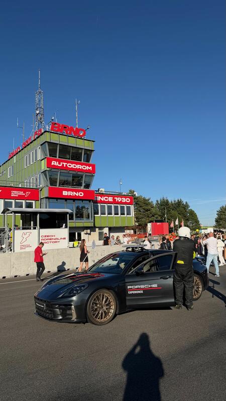 A view of the starting grid a few minutes before the race...