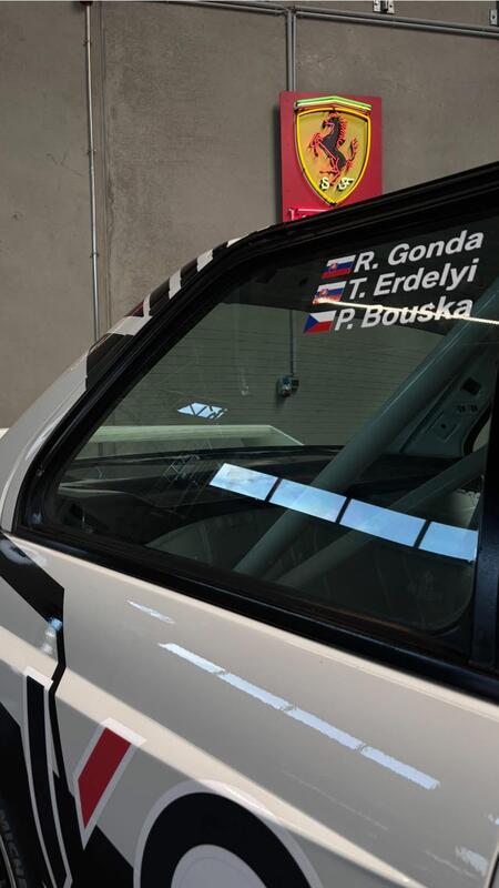 M3 E30 2,3l Gr.A se jmény jezdců R. Gonda, T. Erdélyi a...