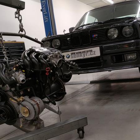 Renovace M20B25 do E30 325i pro @bmw_kovalcik je u konce.
•••
Motor...