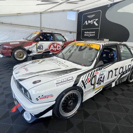 M3 E30 2,3l Gr.A a M3 E30 2,5l Evo DTM s Šenkýř Motorsport...