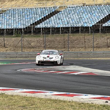 Detailní pohled na Porsche 992 GT3 Cup M. Faiereisla při...