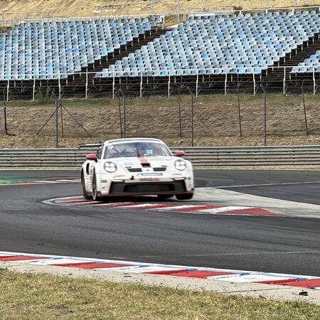 Detailní pohled na Porsche 992 GT3 Cup M. Faiereisla při...