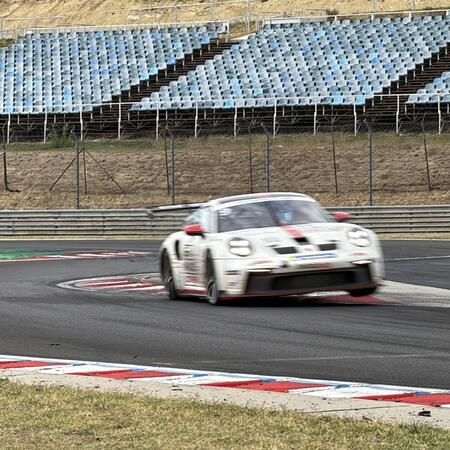 Detailní pohled na Porsche 992 GT3 Cup M. Faiereisla při...