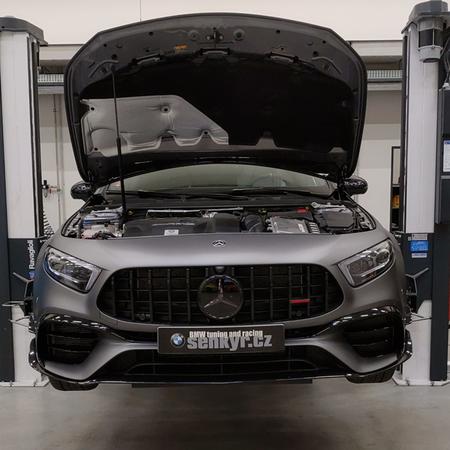 Mercedes AMG A45 - tento úžasný hatchback dostal v Šenkýř Motorsport...