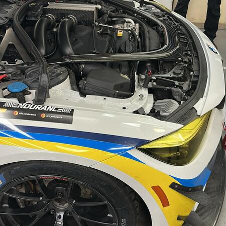 Technická kontrola našeho BMW M4 GT4 (F82) před závody 9h...