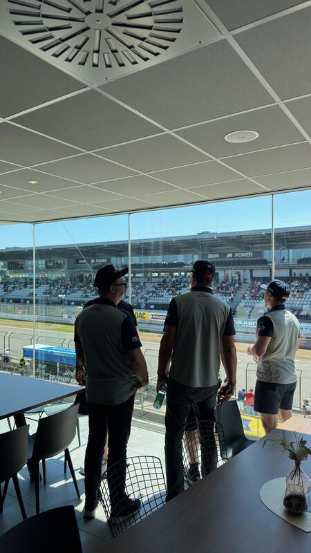 Drivers’ briefing – a view of the starting grid / home straight