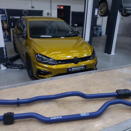 VW Golf R (VII) a podvozek KW DDC pro #rsrperformance.
•••
Výškově...