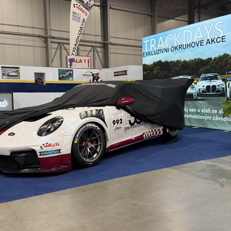 Částečně odhalené Porsche 992.2 GT3 Cup