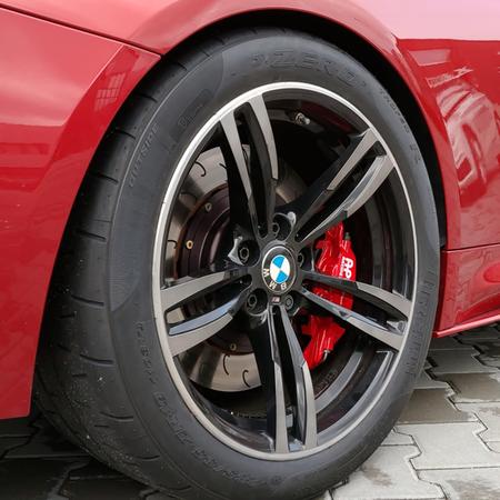 M4 F82 a Šenkýř Motorsport big brake kit z komponentů...