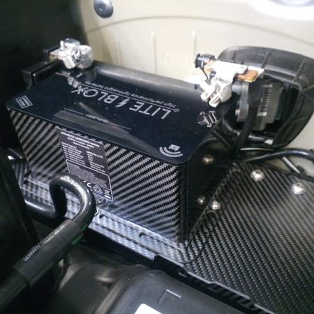 Porsche 718 Spyder a superlehká baterie Liteblox. 
Karbonový...