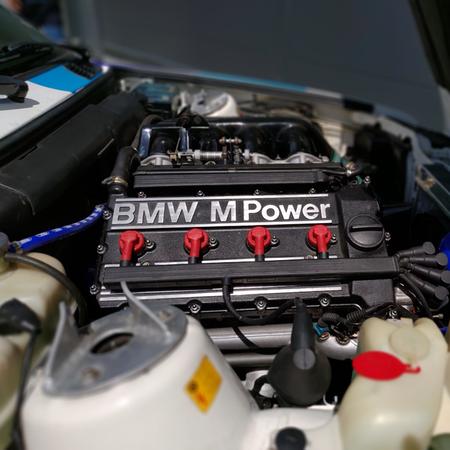 Jsou auta, která berou za srdce.
M3 E30 je kult, vyjímečný vůz, kdysi začátek naší “BMW pozitiv”...