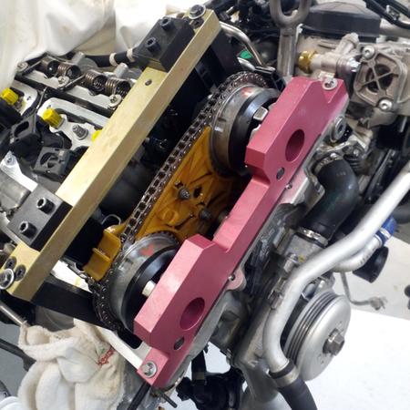 BMW M4 F82 a další instalace aretace kliky “Crank Hub  Fix” s klíčovánim a čtyřmi aretačními piny ✅
Tentokrát...