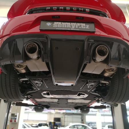 Porsche Cayman 718 GT4 a instalace titanového výfukového...
