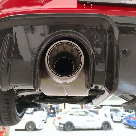 Porsche Cayman 718 GT4 a instalace titanového výfukového...