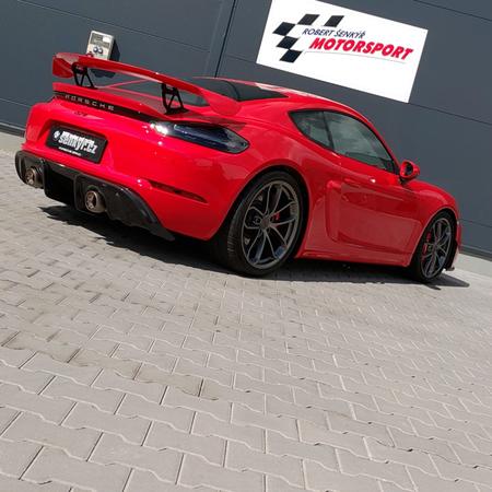 Porsche Cayman 718 GT4 a instalace titanového výfukového...