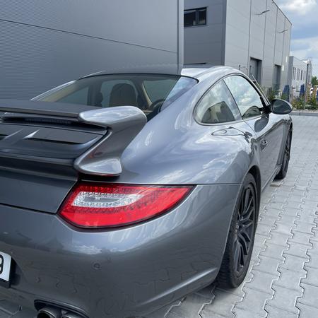 997.2 4S 2009 PDK with aerokit….new in our garage 
•••
Kromě...