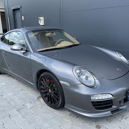 997.2 4S 2009 PDK with aerokit….new in our garage 
•••
Kromě...