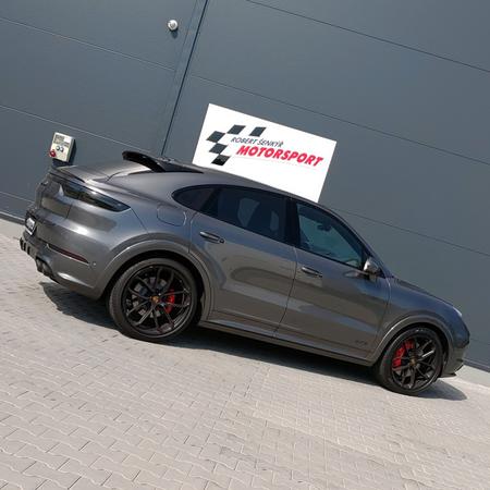 Coupé GTS Porsche Cayenne Coupé GTS a výfukový...