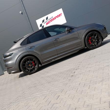 Coupé GTS Porsche Cayenne Coupé GTS a výfukový...