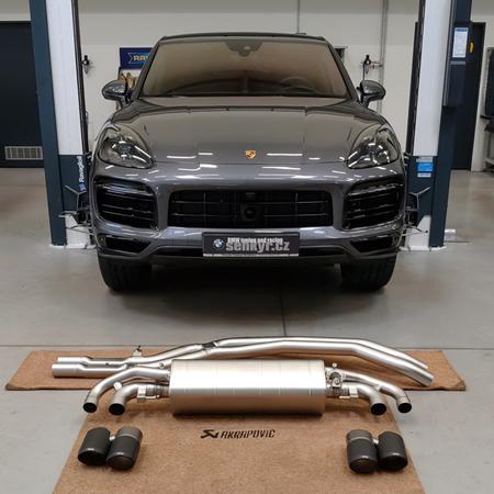 Coupé GTS Porsche Cayenne Coupé GTS a výfukový...