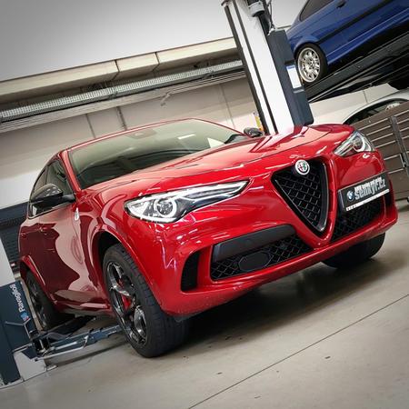 Alfa Romeo Stelvio Quadrifoglio - elektronicky řízený...