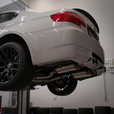 Instalace kompletního výfuku 'cat-back' do BMW...