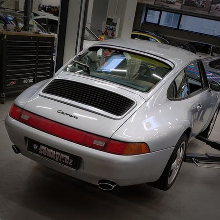 Dnes mimojiné i Porsche 993 S a sportovní výfuk...