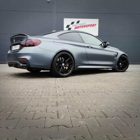 M4 F82 CS, podvozek KW DDC a jemné doladění podložkami...