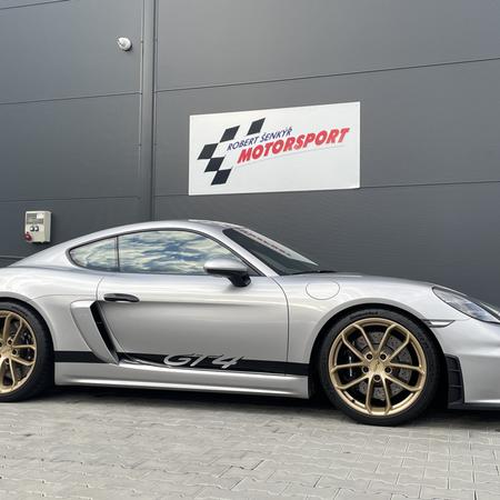 Porsche Cayman 718 GT4 a celopolep transparentní samohojící...