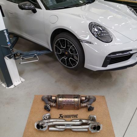 Porsche 911 Turbo S (992)
•••
Instalace Akrapovič...