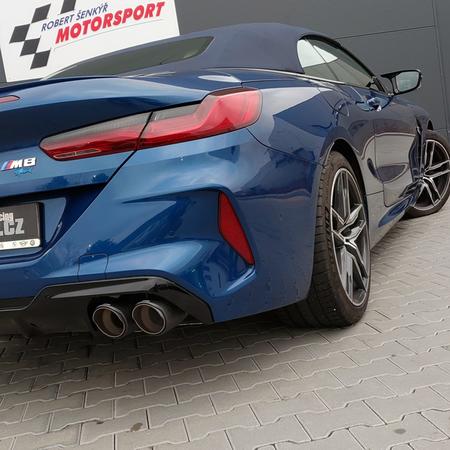 BMW M8 Cabrio a instalace titanového výfuku Akrapovič...