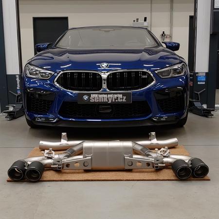 BMW M8 Cabrio a instalace titanového výfuku Akrapovič Slip-On s klapkami ovládanými přes volbu jízdních režimů.
