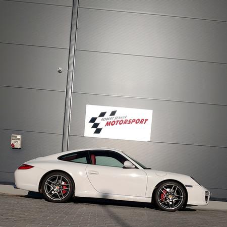 Instalace výfuku Supersprint s tlumiči Racing na Porsche 911 Carrera S (997).
•••
Pro údržbu a tuning vašeho vozu...