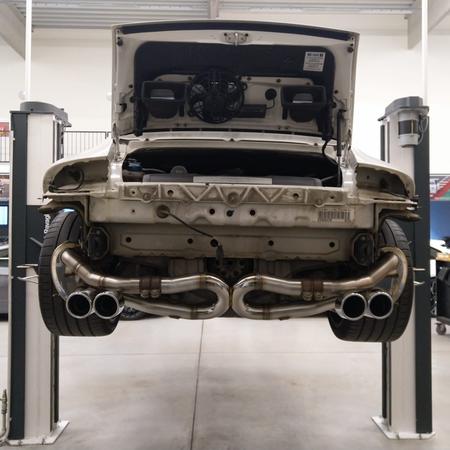 Instalace výfuku Supersprint s tlumiči Racing na Porsche 911 Carrera S (997).
•••
Pro údržbu a tuning vašeho vozu...