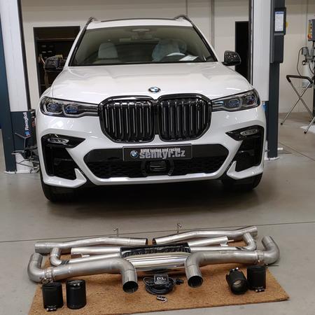 Instalace laděného výfukového systému dÄHLer do BMW X7 M 50i.
Jediný...