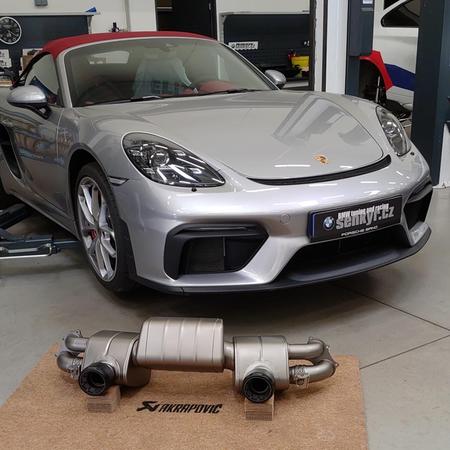 Instalace Akrapovič Slip-On pro Porsche 718 Spyder je u nás...
