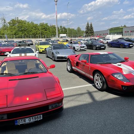 Ford GT40 a Ferrari Testarossa - dvě legendy na trackday akci...