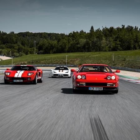 Ford GT40 a Ferrari Testarossa - dvě legendy na trackday akci Šenkýř Motorsport 11.5. v Brně.
•••
Příští...