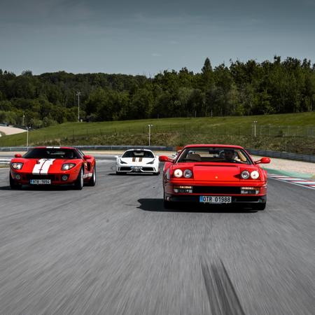 Ford GT40 a Ferrari Testarossa - dvě legendy na trackday akci...