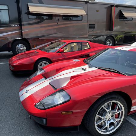 Ford GT40 a Ferrari Testarossa - dvě legendy na trackday akci...