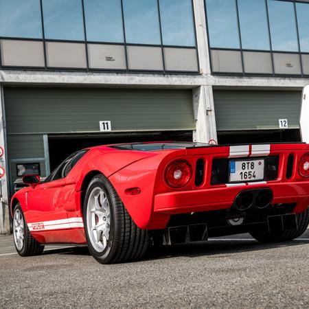 Ford GT40 a Ferrari Testarossa - dvě legendy na trackday akci...