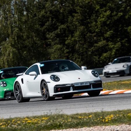 Porsche 992 corner” na trackday akci Šenkýř Motorsport v Brně...