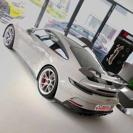 Instalace Akrapovič Slip-On Race Line do Porsche 911 GT3 (992)...