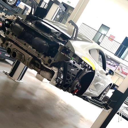 Instalace Akrapovič Slip-On Race Line do Porsche 911 GT3 (992)...