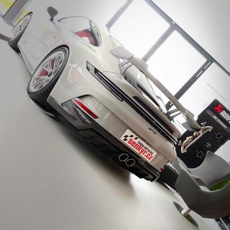 Instalace Akrapovič Slip-On Race Line do Porsche 911 GT3 (992)...