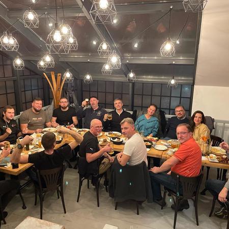 Tekutý kapřík… Vánoční večírek týmu Šenkýř Motorsport… je...