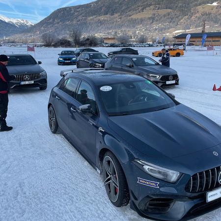 Snowdriving Experience 2023 ☀️❄️
Den čislo 1 ze 14 je za námi....