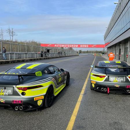 Jaguar F-Type GT4… a hned 2x 🇬🇧🇬🇧
Dnes na trati v Brně s dalším...