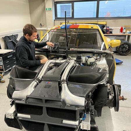 BMW M4 GT3 a příprava na zimní okruhové tréninky v Portugalsku...